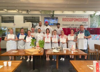 La pizza napoletana gemella Rimini alla città ungherese di Szarvas: nove docenti alla scuola di Rossopomodoro