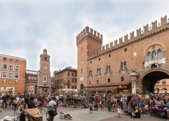 Ferrara Buskers Festival: artisti di strada, spettacoli e tanto divertimento