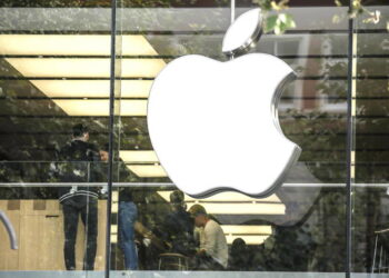 Apple, falla può consentire ad hacker di accedere ad iPhone e Mac