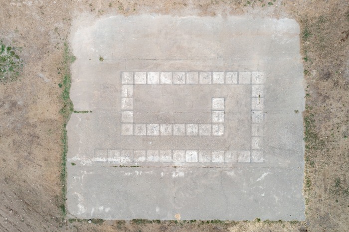 Auto sgomma su opera Maria Lai, polemica su gimkana notturna