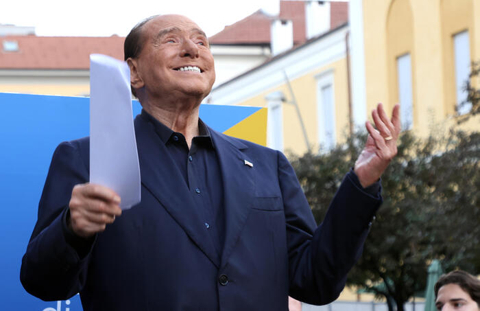 Berlusconi, un milione di alberi e boschi attorno alle città