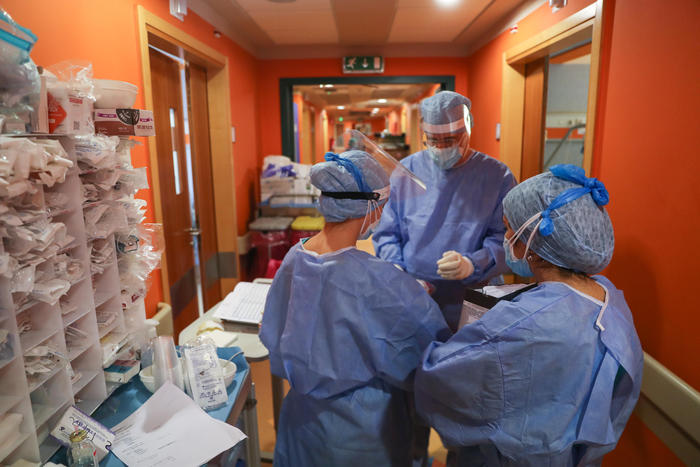 Covid: Agenas, reparti stabili al 10%, 3 regioni oltre 15%