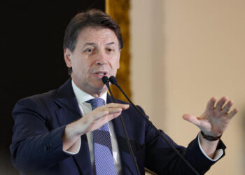 Energia, Conte: ‘Subito nuova tassazione su extraprofitti’