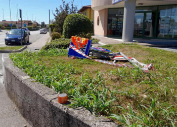 Folla ai funerali del 15enne investito dalla soldatessa
