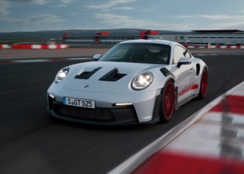 Nuova Porsche 911 GT3 RS: progettata per prestazioni elevate