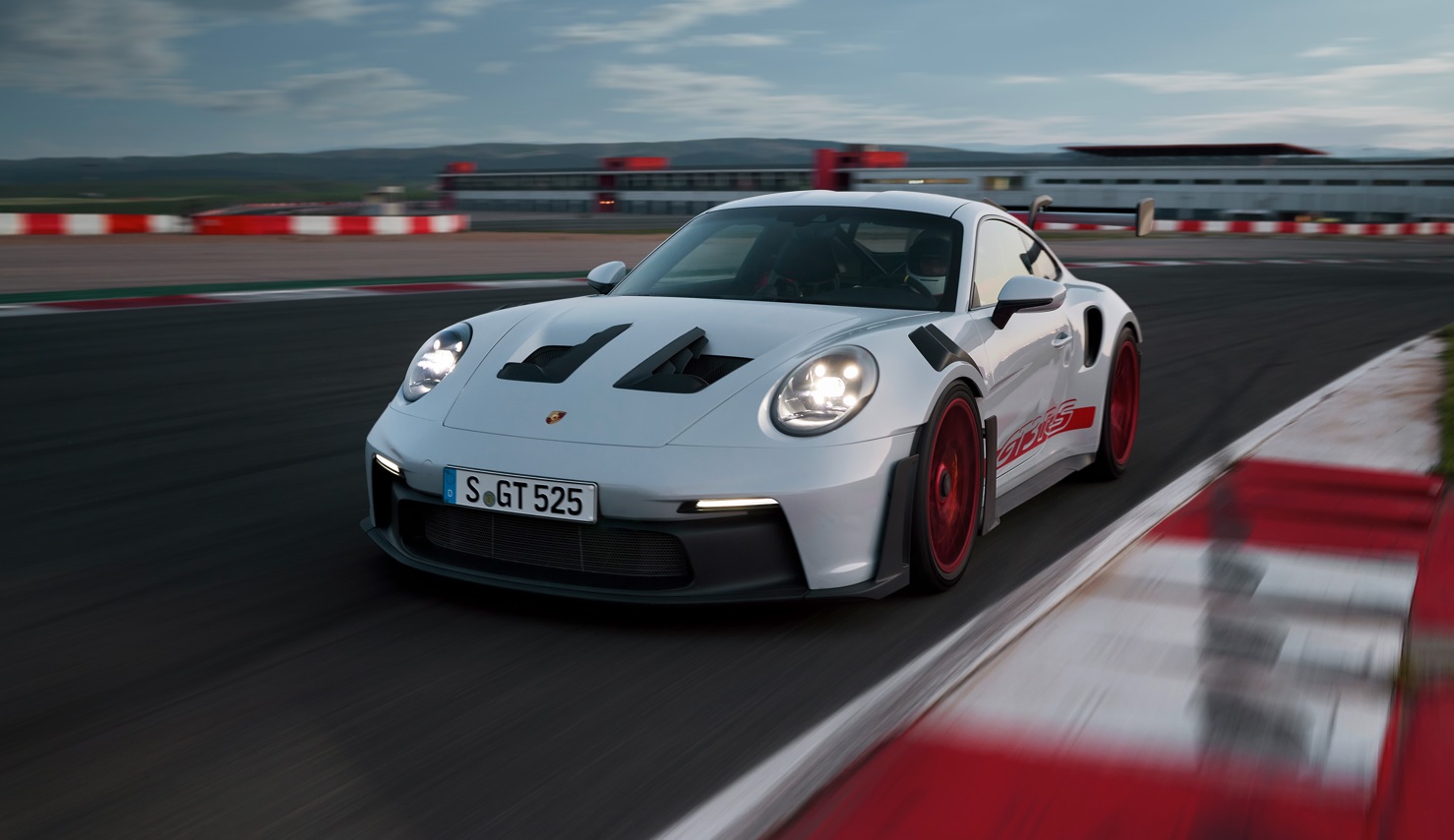 Nuova Porsche 911 GT3 RS: progettata per prestazioni elevate