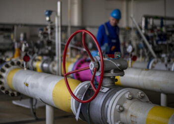 Gas sempre più caro, l’Ue convoca un vertice straordinario. Calenda rilancia: “Stop campagna elettorale, confronto sull’energia”