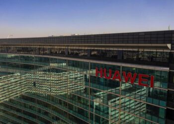 Huawei: allarme di Ren Zhengfei, ‘imperativo è sopravvivere’