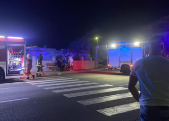 Incendio nel Nuorese minaccia case in frazione turistica