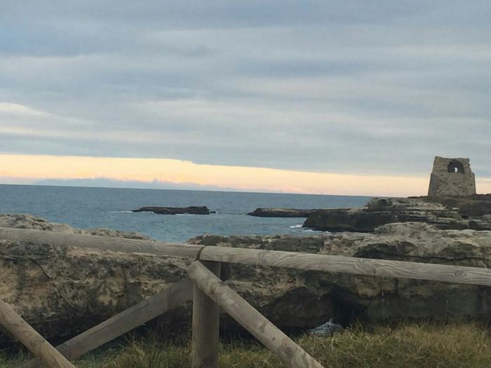 Lite in spiaggia in Salento, bagnante ferito con ombrellone