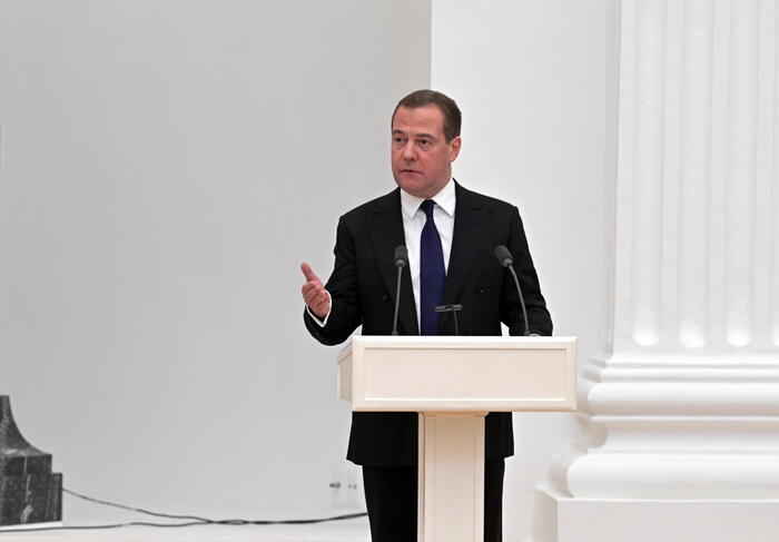 Medvedev entra in campagna elettorale, scoppia il caso
