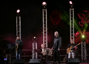 Mario Biondi apre il premio internazionale della fisarmonica: la trascinante energia del soul man in un concerto da tutto esaurito