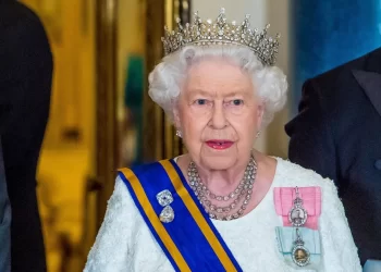 Dopo 70 anni di Regno “Sua Maestà la Regina Elisabetta è morta pacificamente oggi pomeriggio a Balmoral”