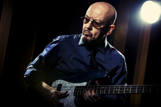 ENRICO RUGGERI: il 21 ottobre esce “Non sparate sul cantante”