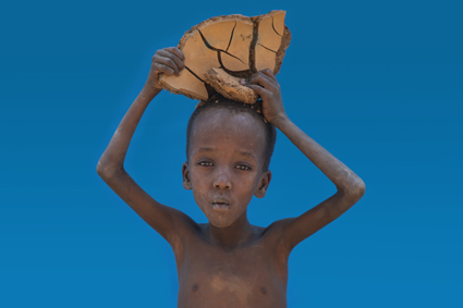 “THE LAST DROP”: la mostra fotografica che, attraverso oltre 100 scatti, racconta i drammi e i conflitti sociali del nostro tempo