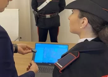 uno smartwatch collegato ai carabinieri per chiedere aiuto in caso di aggressione