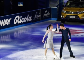 Il grande pattinaggio su ghiaccio sceglie Suzuki