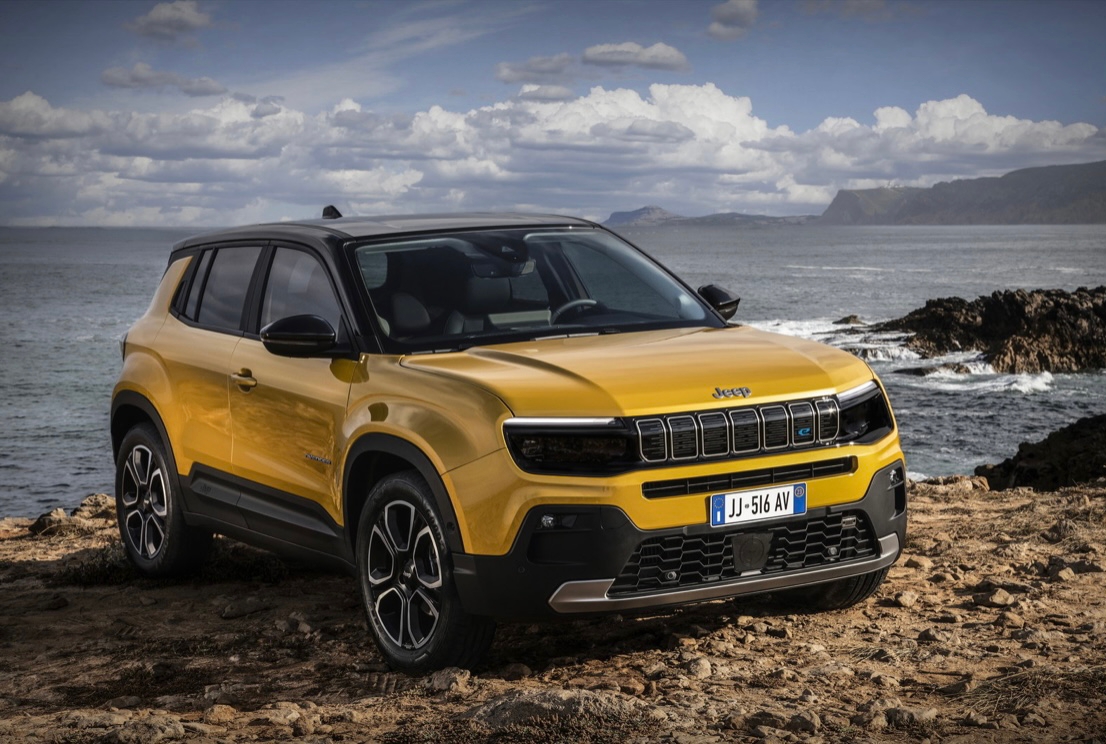 Exhibition live nello show room Unicar per la presentazione della Jeep® Avenger, l’auto dell’anno 2023