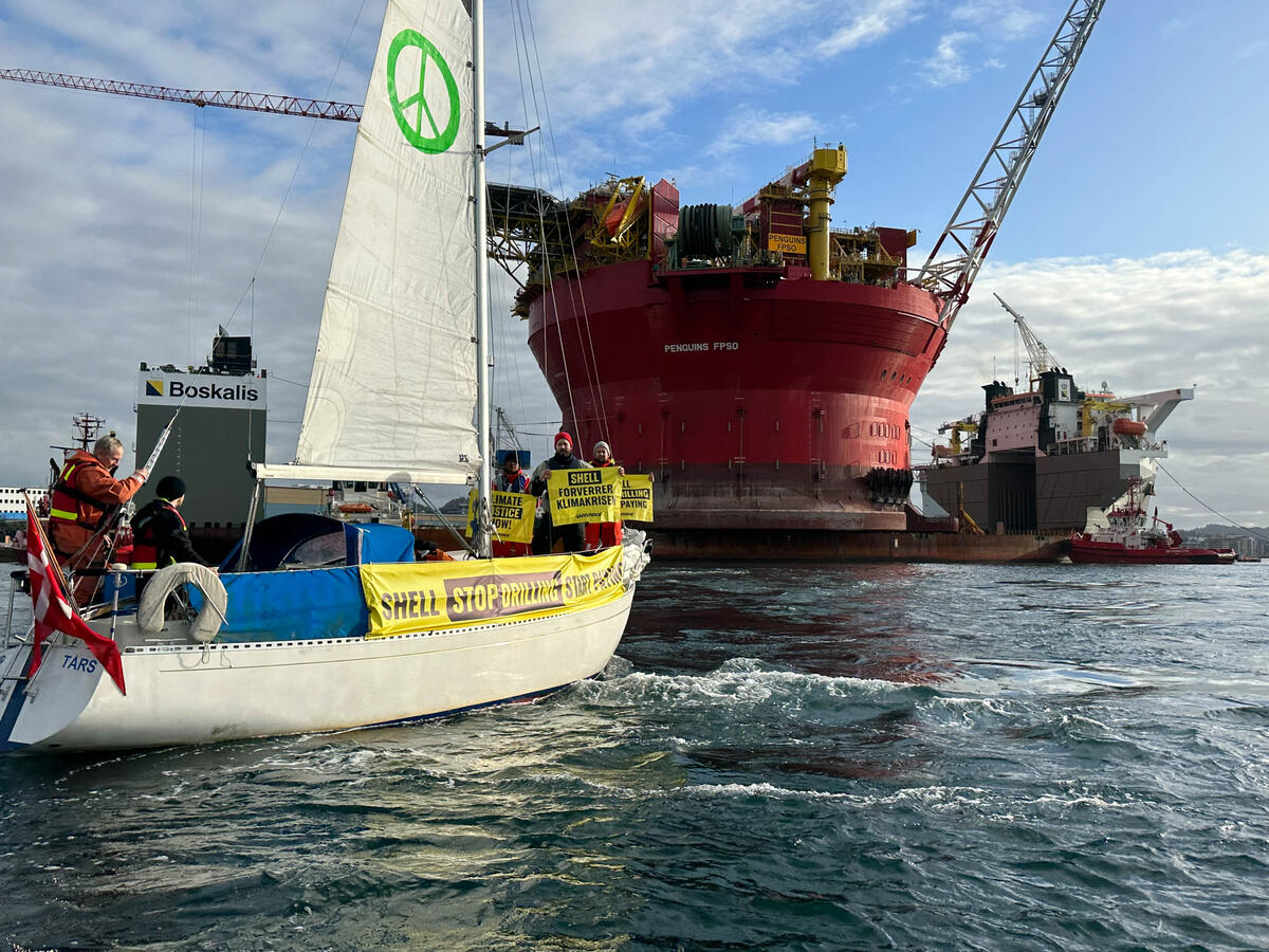 Conclusa l’azione di Greenpeace International su piattaforma petrolifera di Shell