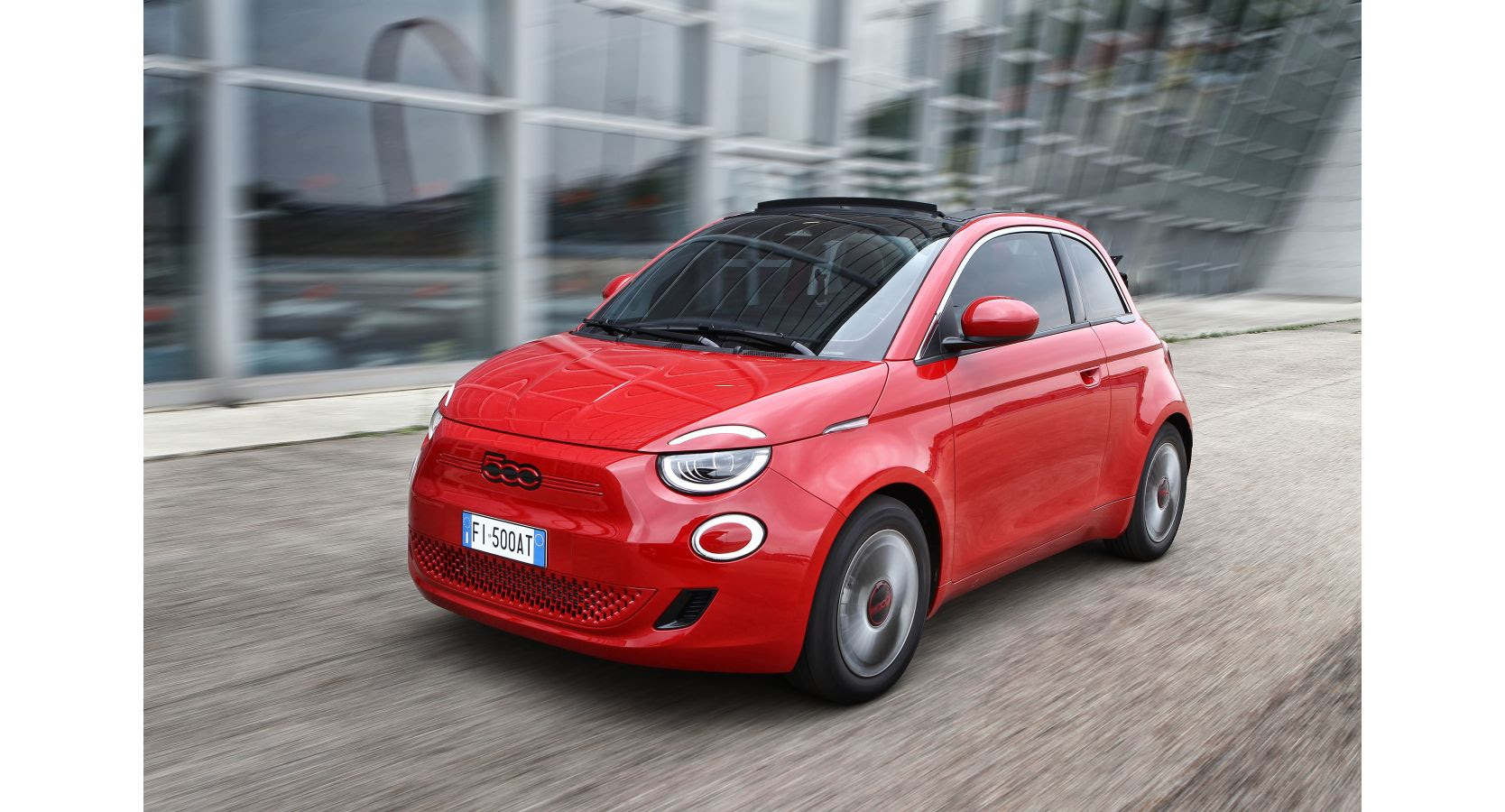 Nuova 500 offre ricariche illimitate grazie alla formula di noleggio pay per use
