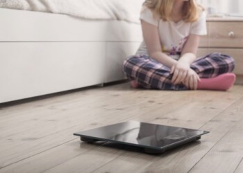 Uno sguardo sul dilagante fenomeno dei disturbi alimentari attraverso le storie di tre ragazze in cura all’Ospedale Bambino Gesù di Roma, in un viaggio emotivo tra malattia e speranza