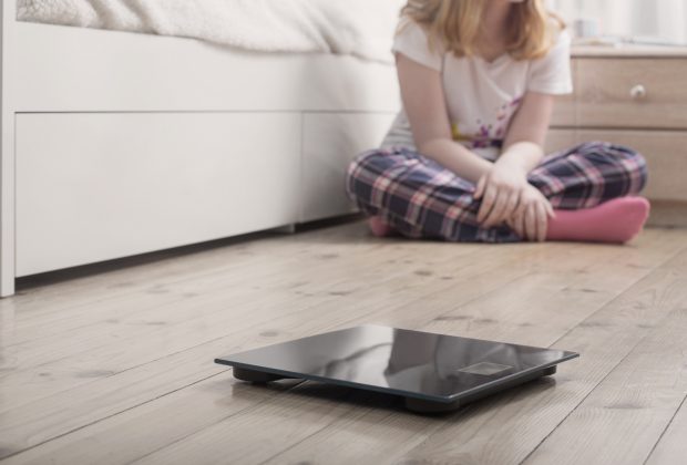 Uno sguardo sul dilagante fenomeno dei disturbi alimentari attraverso le storie di tre ragazze in cura all’Ospedale Bambino Gesù di Roma, in un viaggio emotivo tra malattia e speranza