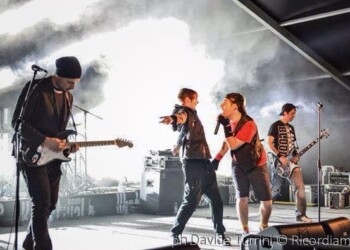 ROCK BAND REDHOTRIBU