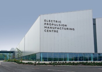 Jaguar Land Rover investirà 15 miliardi di sterline per accelerare il suo processo di elettrificazione Modern Luxury