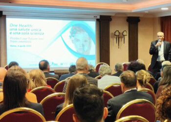 Lotta alle zoonosi: in aumento le malattie trasmesse dagli animali, serve vera sinergia tra medicina umana e medicina veterinaria