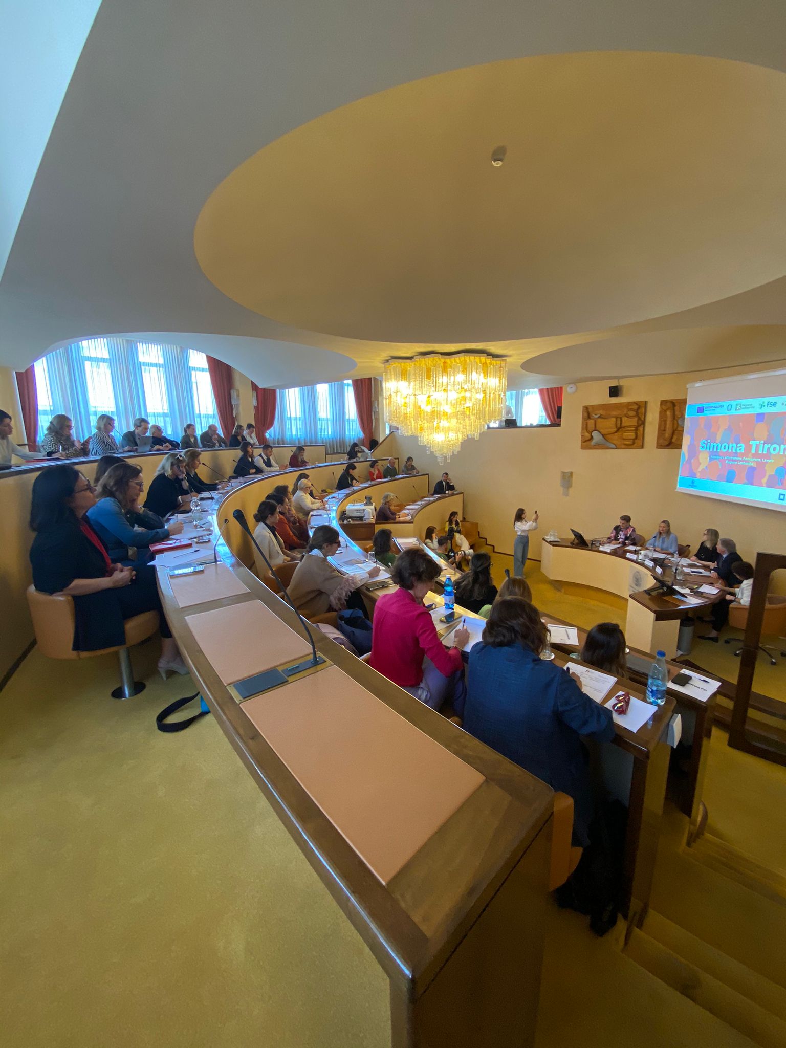 Parità di genere, donne meno soddisfatte nel lavoro: oltre 9 i punti di differenza rispetto agli uomini