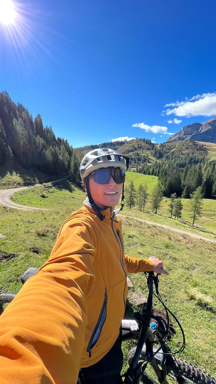 Il freestyler Leonardo Donaggio e la snowboarder Lucia Dalmasso, due veneti ospiti alle tappe venete di montagna del Giro D’Italia