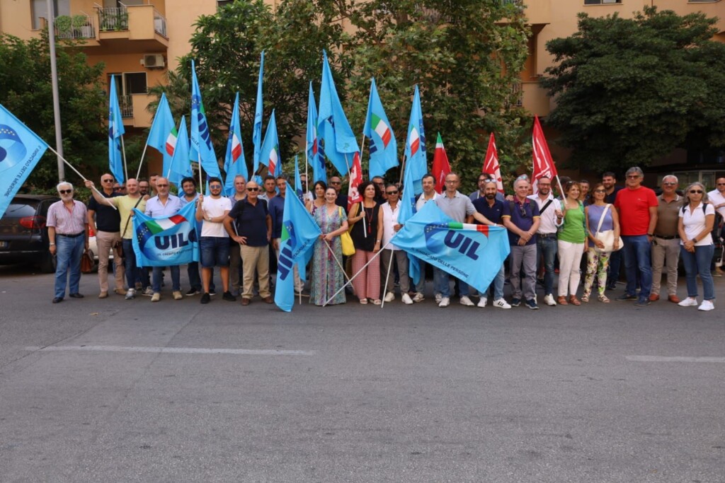 il sit-in in via Trinacria di Cgil e Uil