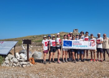 I volontari hanno inoltre effettuato la manutenzione dei due sentieri realizzati negli anni scorsi che portano all’antica torre di avvistamento