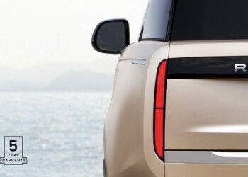 Lusso garantito: JLR annuncia una garanzia di cinque anni su tutti i nuovi modelli Range Rover, Defender e Discovery