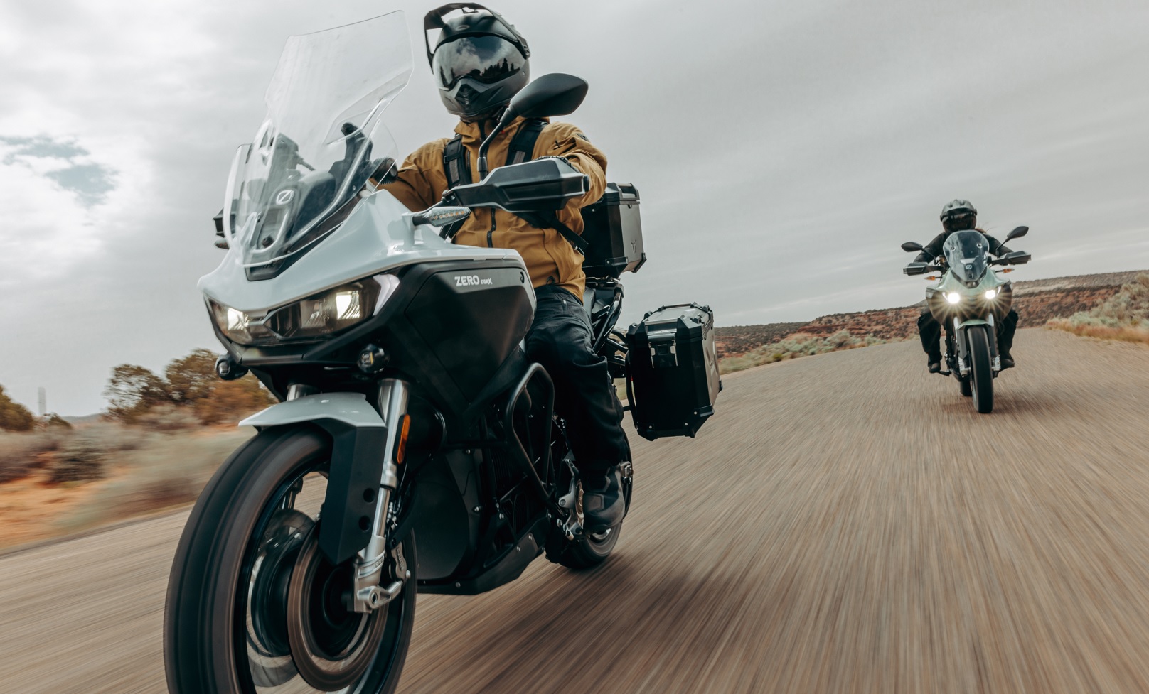 Itinerari d’autunno in sella ad una moto elettrica