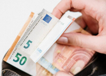 La via di uscita, come sostengo da tempo- dice ancora Livolsi- sono le riforme che facilitano le imprese