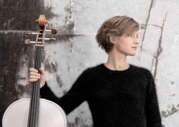 cantante e violoncellista Naomi Berrill,