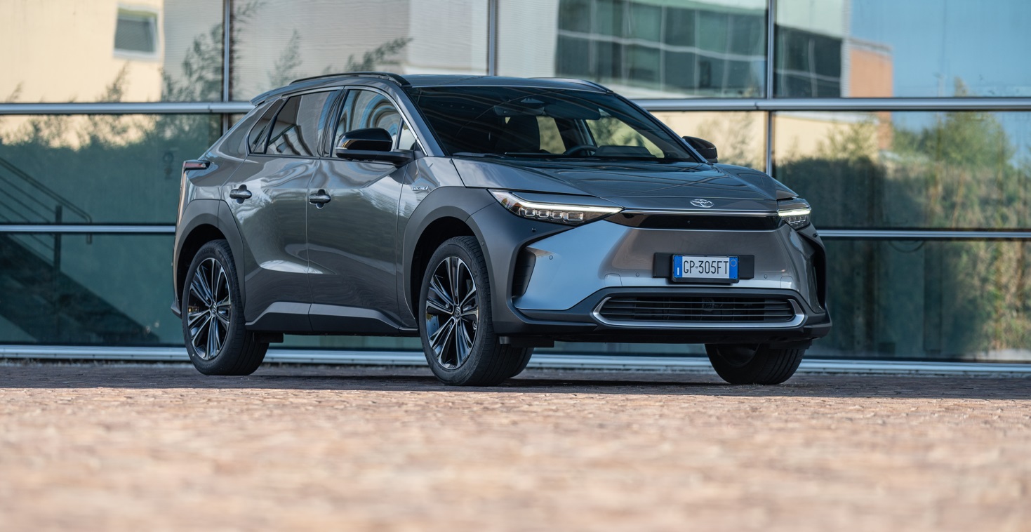 bZ4X: nuovi allestimenti per il Suv elettrico Toyota