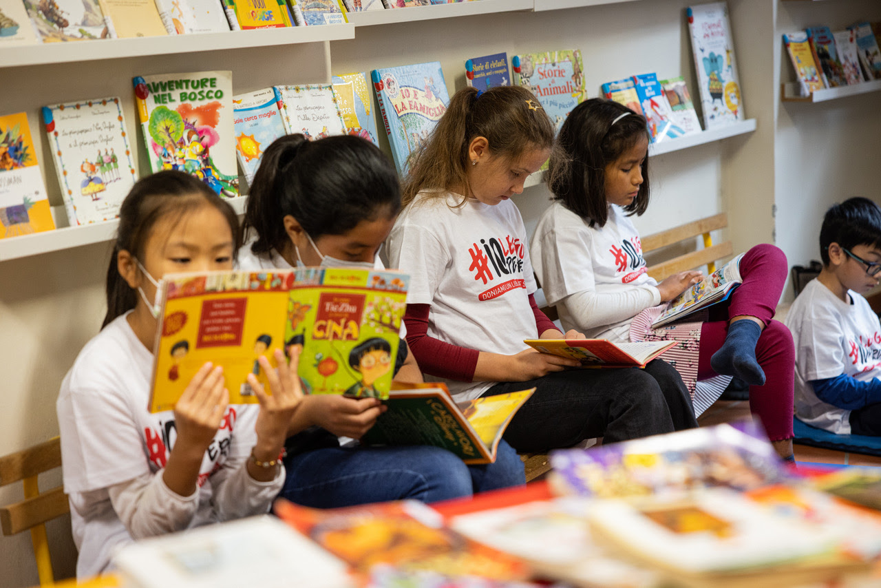 Volata finale per #ioleggoperché: fino a domenica 12 novembre  si può donare un libro per le biblioteche scolastiche