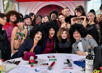 Sciopero generale dei trasporti, Fiorello a Viva Rai2!: ”I conducenti potranno guidare, ma a braccia incrociate”. Ironia anche su Salvini, Meloni e Schlein