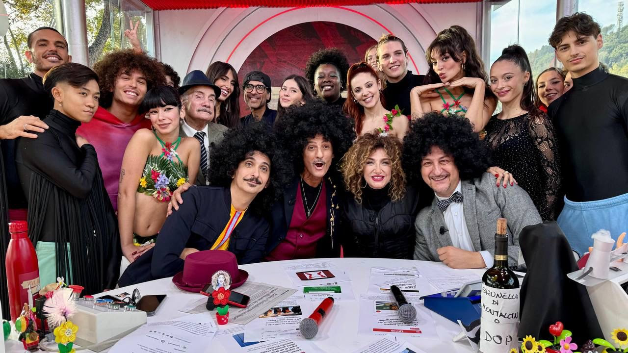 Sciopero generale dei trasporti, Fiorello a Viva Rai2!: ”I conducenti potranno guidare, ma a braccia incrociate”. Ironia anche su Salvini, Meloni e Schlein