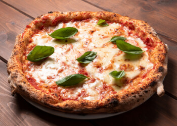 La pizza – sottolineano Coldiretti - viene percepita come un piatto della famiglia, della socialità e dello stare insieme