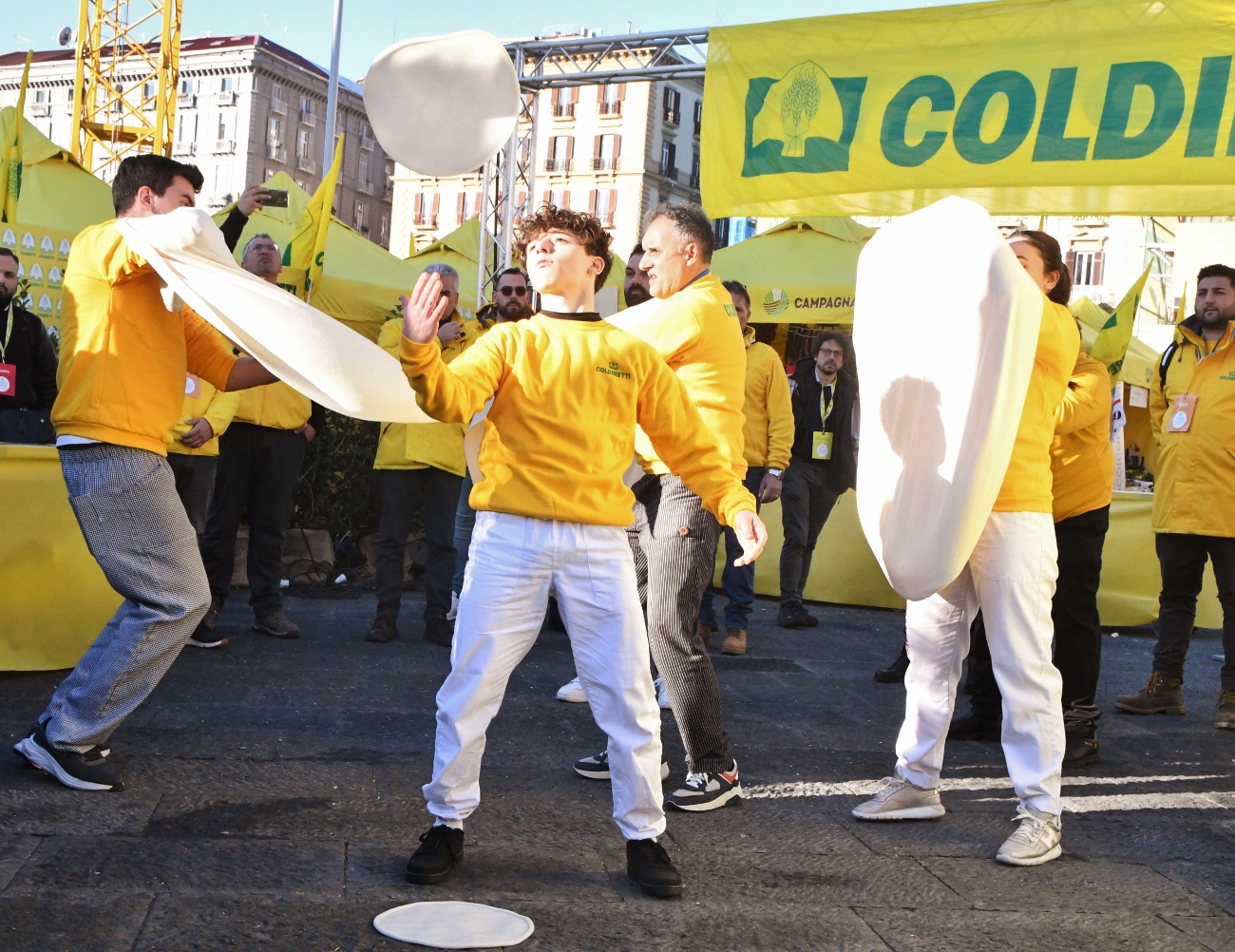 Giornata mondiale della pizza: indagine Coldiretti/Ipsos, quasi 2 italiani su tre mangiano la pizza almeno una volta alla settimana