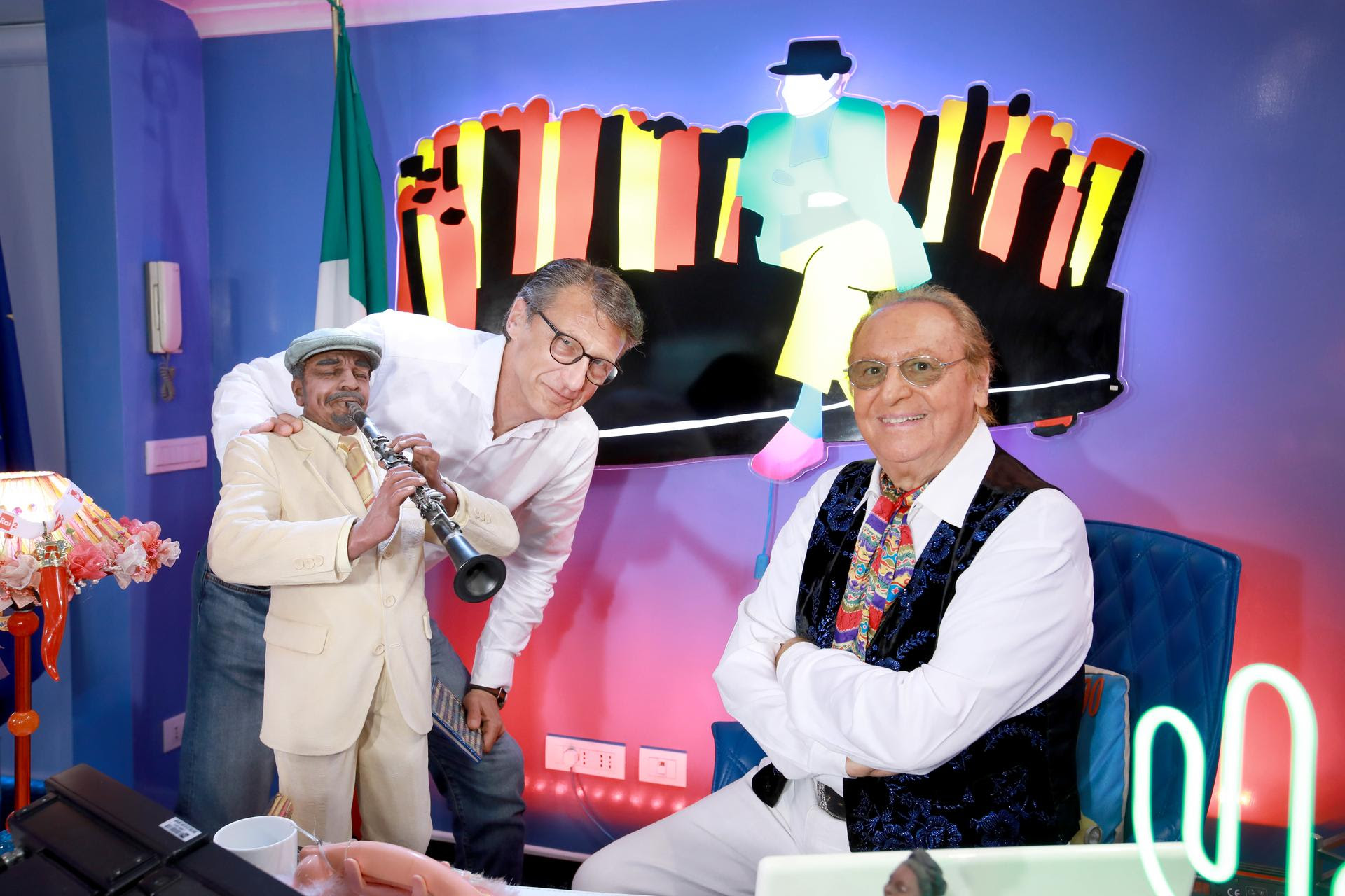Renzo Arbore torna in tv, nuovo appuntamento con ‘Appresso alla musica’ in seconda serata su Rai2
