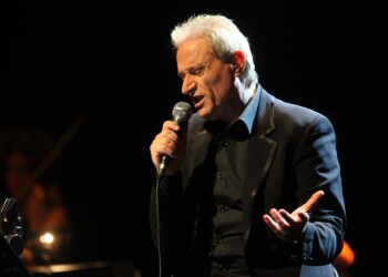 Amedeo Minghi: 1950 Disco d’Oro, uno dei capolavori della musica italiana, ottiene la certificazione FIMI per le vendite digitali