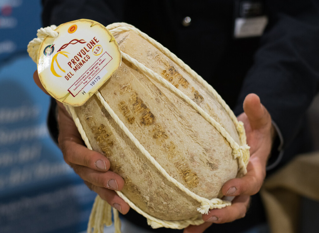 ormai il Provolone del Monaco Dop è l’attore principale anche delle tavole imbandite estive.