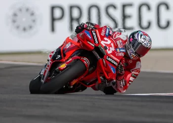 Bastianini ha dimostrato ancora una volta di essere uno dei piloti più talentuosi e coraggiosi della MotoGP.