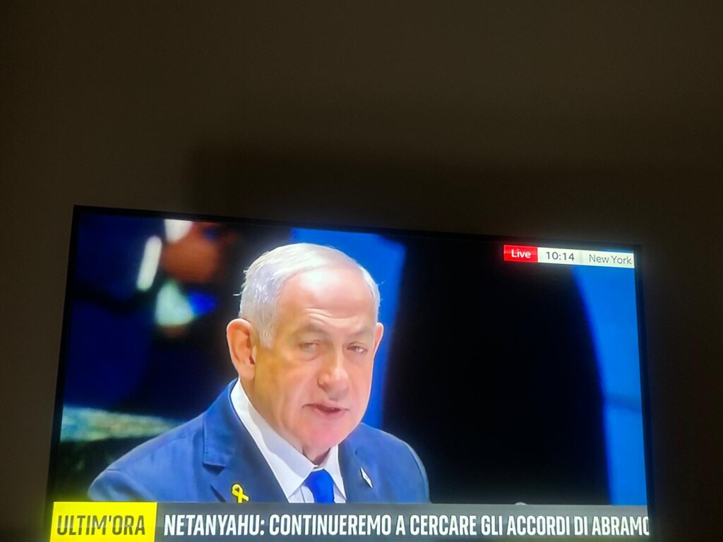 Pesante affermazione del primo ministro israeliano Benjamin Netanyahu alla presenza di pochi , pochissimi rappresentanti degli Stati esteri presso