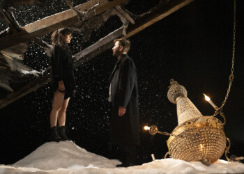 Le scene cardine di Cime tempestose, gli scambi tra Heathcliff e Catherine riemergono nei dialoghi tra Hareton e Cathy,