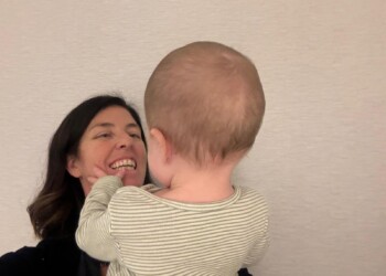 Finalmente insieme. Il piccolo Ethan ha potuto finalmente essere avvolto di nuovo dal calore dell’abbraccio materno.